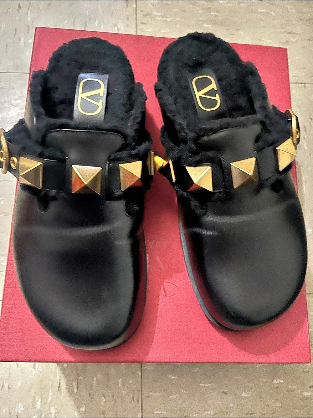 Valentino Garavani Rockstud Shearling Mules Mules & Clogs Black Gold Size US 6